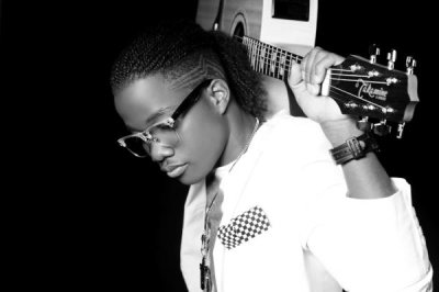 Watch Leon Thomas's leaked NSFW photo on TwXstars