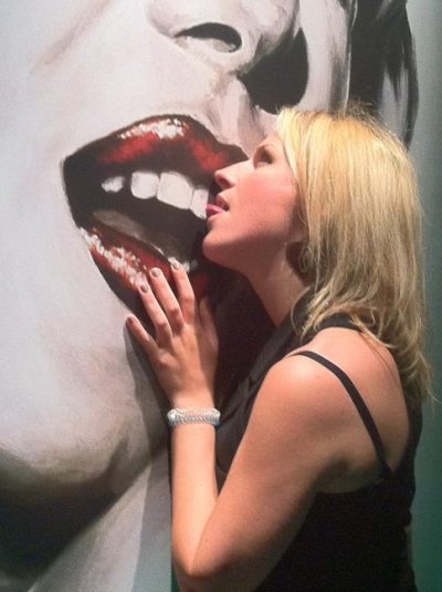 Watch Michelle Ferrari's leaked NSFW photo on TwXstars