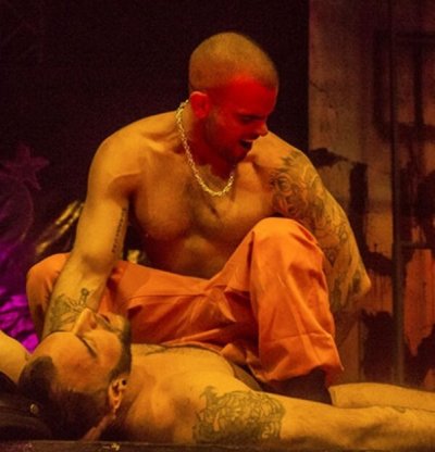 Watch Damien Crosse's leaked NSFW photo on TwXstars