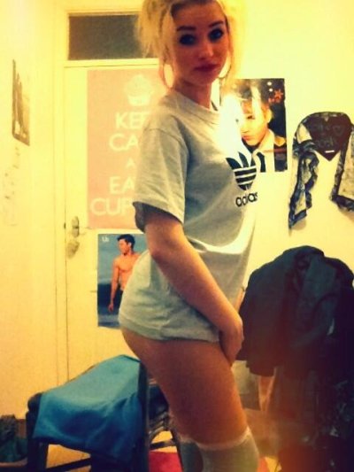 Watch Lottie Moss's leaked NSFW photo on TwXstars