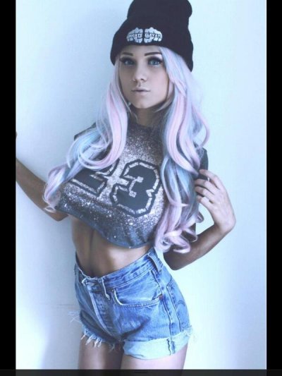 Watch Lottie Moss's leaked NSFW photo on TwXstars