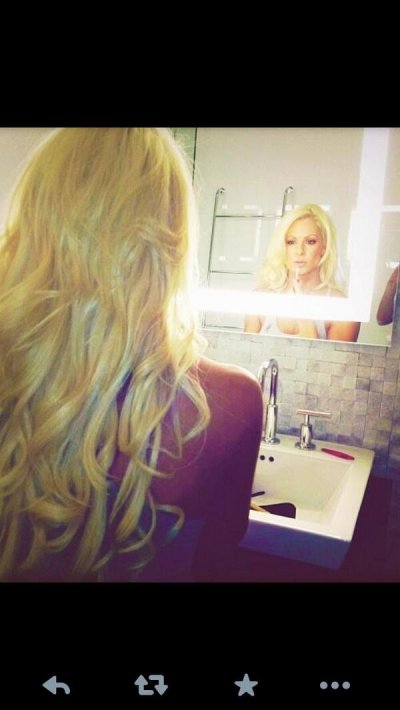 Watch Maryse Mizanin's leaked NSFW photo on TwXstars