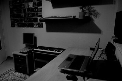 Watch DLS's leaked NSFW photo on TwXstars