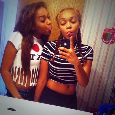 Watch Lezzy Lez's leaked NSFW photo on TwXstars