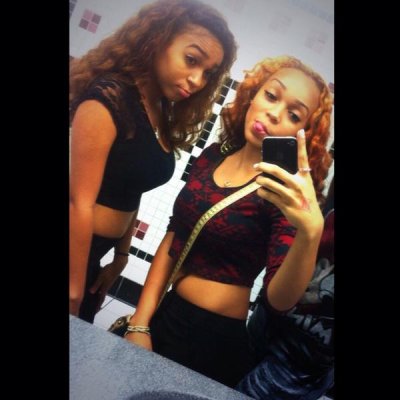 Watch Lezzy Lez's leaked NSFW photo on TwXstars