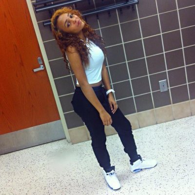 Watch Lezzy Lez's leaked NSFW photo on TwXstars