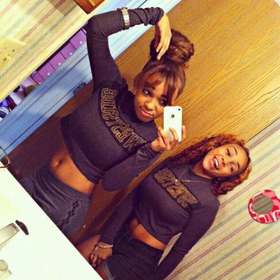 Watch Lezzy Lez's leaked NSFW photo on TwXstars