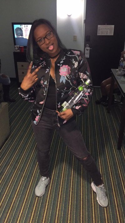 Watch your fav aquarius ♒️'s leaked NSFW photo on TwXstars