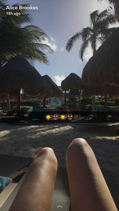 Watch Alice Brookes's leaked NSFW photo on TwXstars