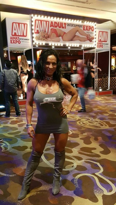 Watch XxXRhondaLee's leaked NSFW photo on TwXstars