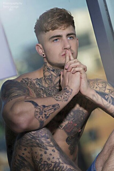 Watch Tattooed knitter's leaked NSFW photo on TwXstars