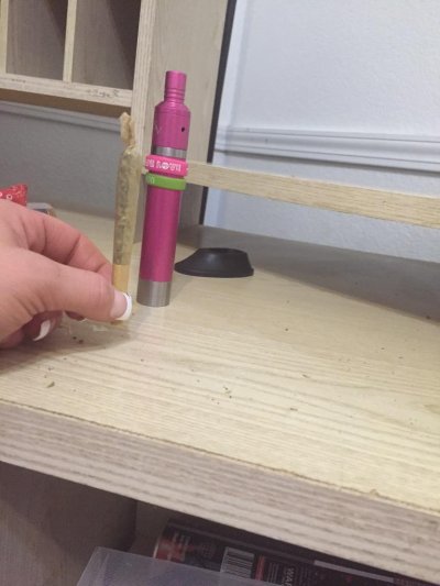 Watch Katie Kox's leaked NSFW photo on TwXstars