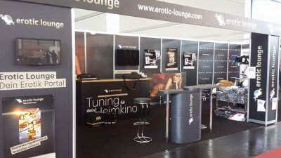 Watch Julia Pink's leaked NSFW photo on TwXstars