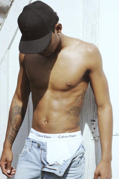 Watch D's leaked NSFW photo on TwXstars