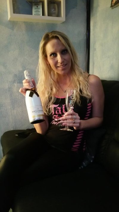 Watch Julia Pink's leaked NSFW photo on TwXstars