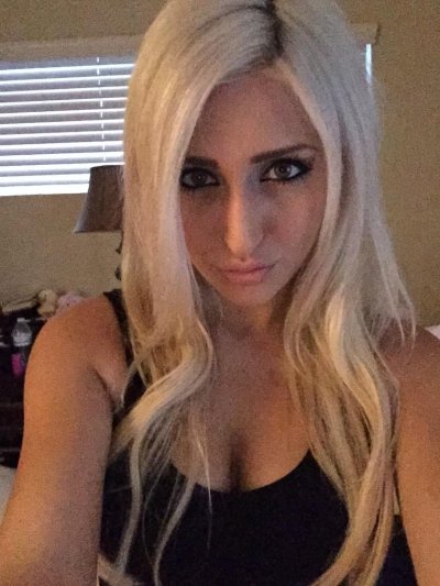 Watch Xandra Sixx's leaked NSFW photo on TwXstars