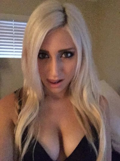 Watch Xandra Sixx's leaked NSFW photo on TwXstars