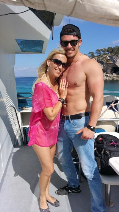 Watch Julia Pink's leaked NSFW photo on TwXstars