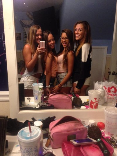 Watch Whit's leaked NSFW photo on TwXstars