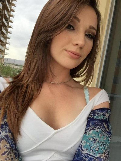 Watch Emma Ryder's leaked NSFW photo on TwXstars