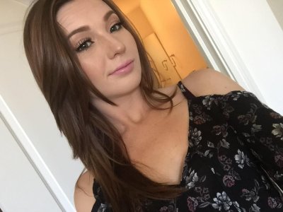 Watch Emma Ryder's leaked NSFW photo on TwXstars