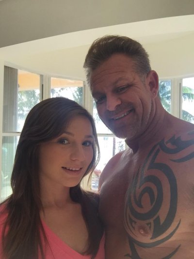 Watch Emma Ryder's leaked NSFW photo on TwXstars