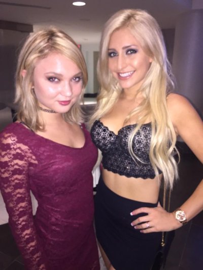 Watch Xandra Sixx's leaked NSFW photo on TwXstars