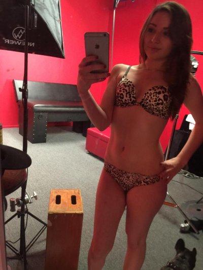 Watch Emma Ryder's leaked NSFW photo on TwXstars