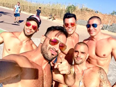 Watch Damien Crosse's leaked NSFW photo on TwXstars