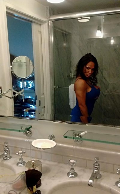 Watch XxXRhondaLee's leaked NSFW photo on TwXstars