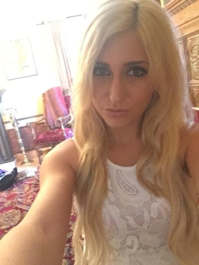 Watch Xandra Sixx's leaked NSFW photo on TwXstars