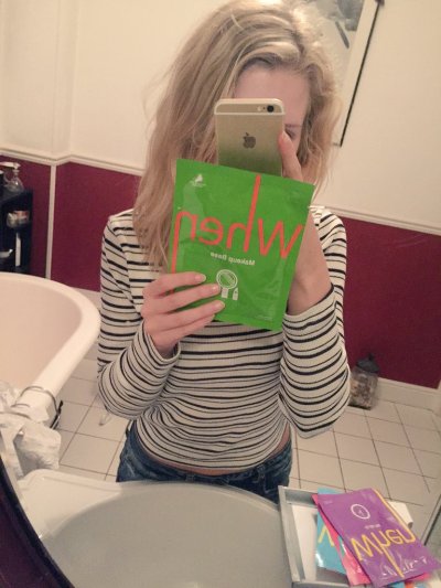 Watch Lottie Moss's leaked NSFW photo on TwXstars