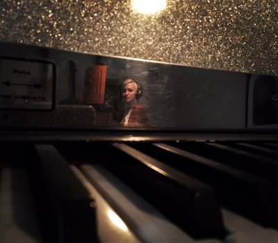 Watch Brit Sheridan's leaked NSFW photo on TwXstars