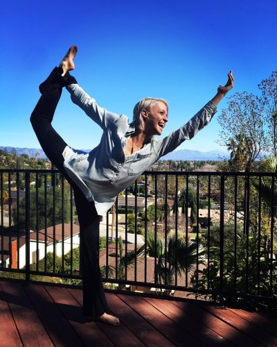 Watch Brit Sheridan's leaked NSFW photo on TwXstars