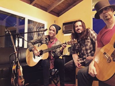 Watch Brit Sheridan's leaked NSFW photo on TwXstars