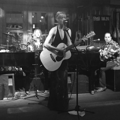 Watch Brit Sheridan's leaked NSFW photo on TwXstars