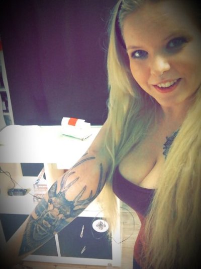 Watch LunaLove's leaked NSFW photo on TwXstars