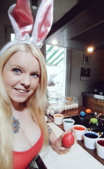 Watch LunaLove's leaked NSFW photo on TwXstars