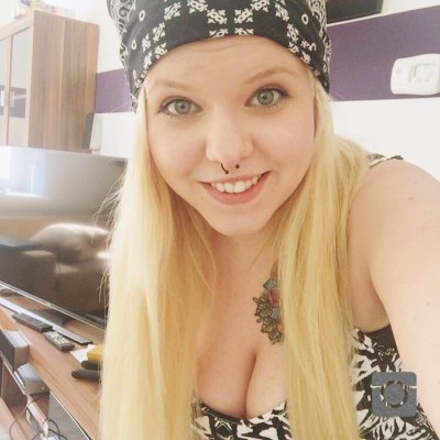 Watch LunaLove's leaked NSFW photo on TwXstars