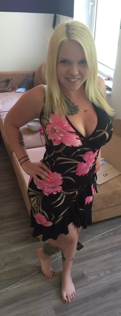 Watch LunaLove's leaked NSFW photo on TwXstars