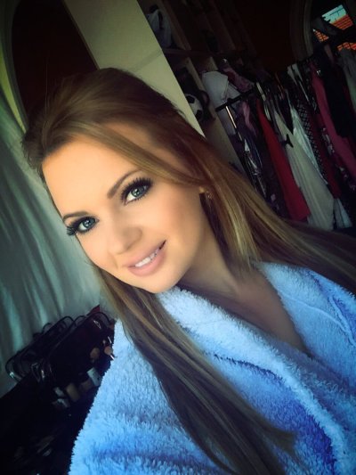 Watch Emily Thorne's leaked NSFW photo on TwXstars