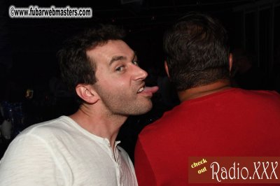 Watch Dave Dixon's leaked NSFW photo on TwXstars