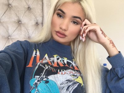 Watch ♕ Pia Mia's leaked NSFW photo on TwXstars