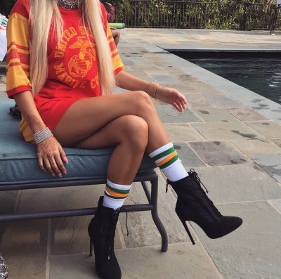 Watch ♕ Pia Mia's leaked NSFW photo on TwXstars