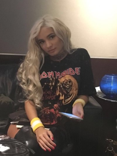 Watch ♕ Pia Mia's leaked NSFW photo on TwXstars