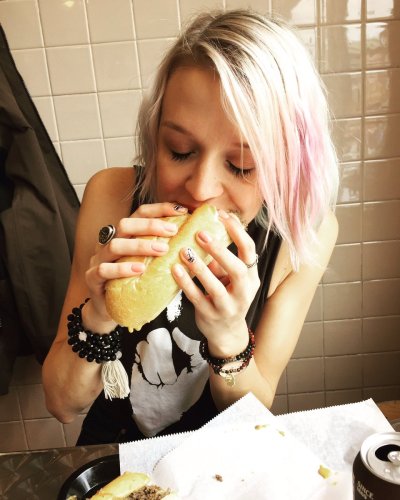 Watch Brit Sheridan's leaked NSFW photo on TwXstars