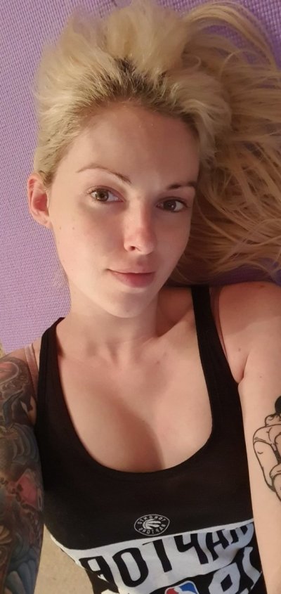 Watch Anna Quinn's leaked NSFW photo on TwXstars