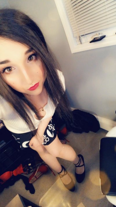 Watch EmilyRoseIV's leaked NSFW photo on TwXstars