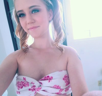 Watch Ali Novak's leaked NSFW photo on TwXstars