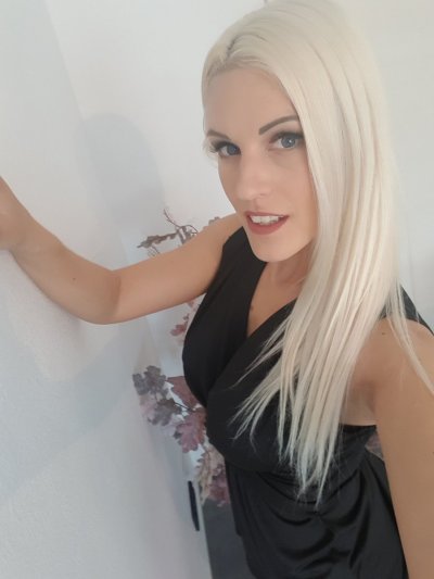 Watch Blanche Bradburry 🔞 official's leaked NSFW photo on TwXstars